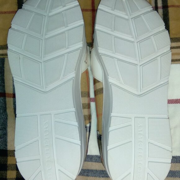 Mens Burberry Regis Trainers - Picture 2 of 4